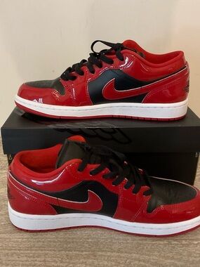 Nike Men's Air Jordan 1 Low SE Patent Varsity Red Black Size 8